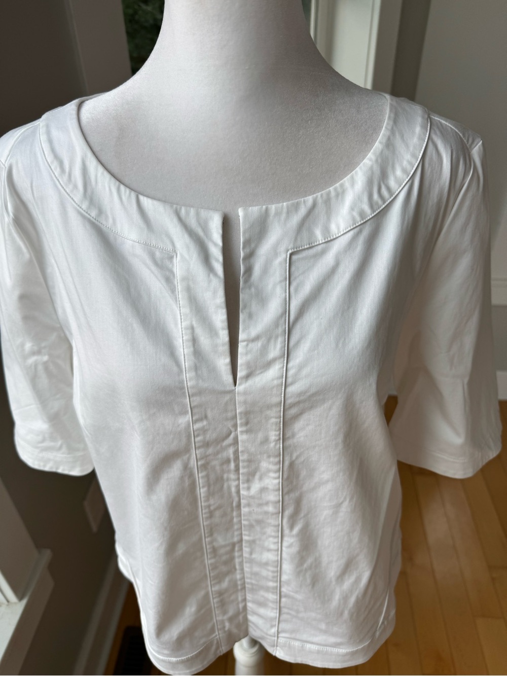 Carlisle Collection White Structured Minimalist Cotton Short Sleeve Blouse Sz 6 - Picture 8 of 8